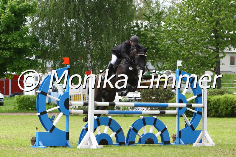 005M6664_sCAMPO_L Springen.JPG